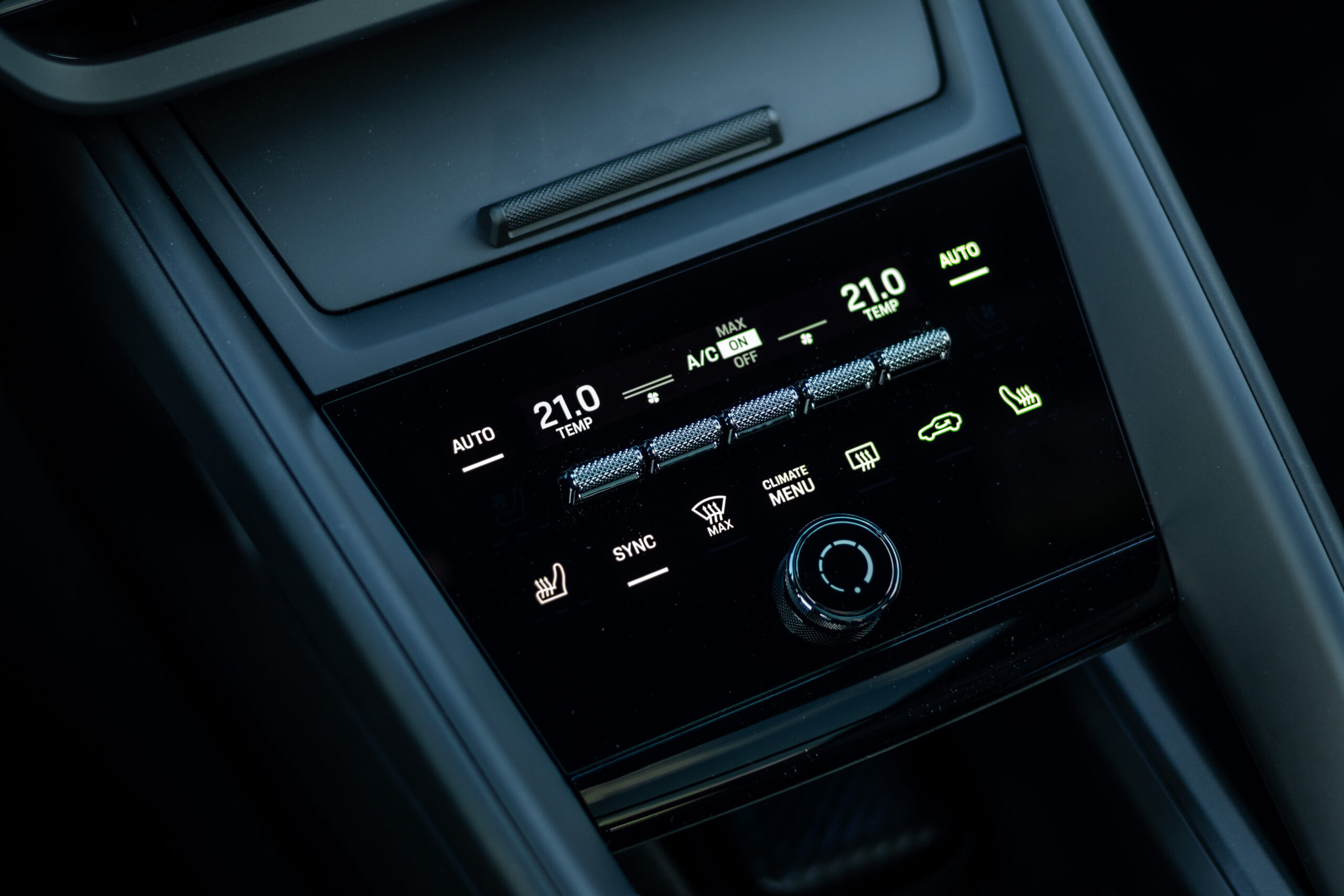 macan-int-07