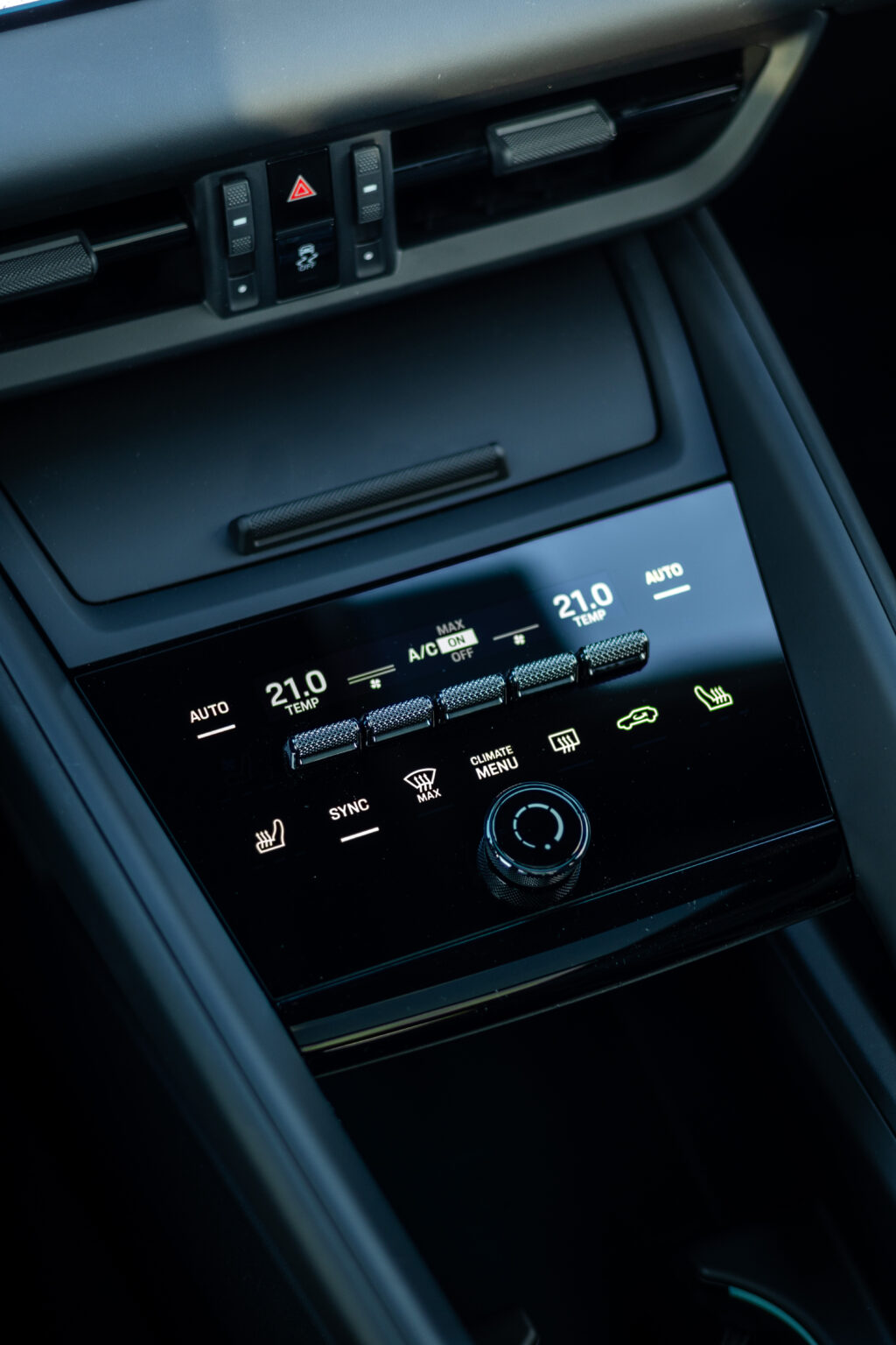 macan-int-08
