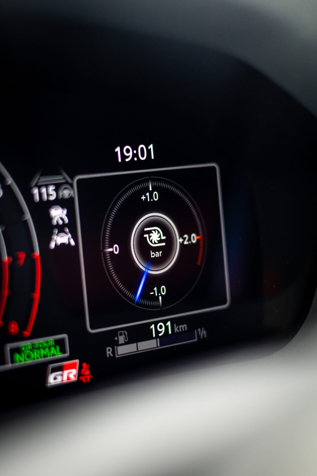 gryaris-int-01