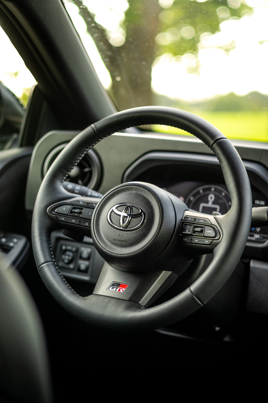 gryaris-int-08