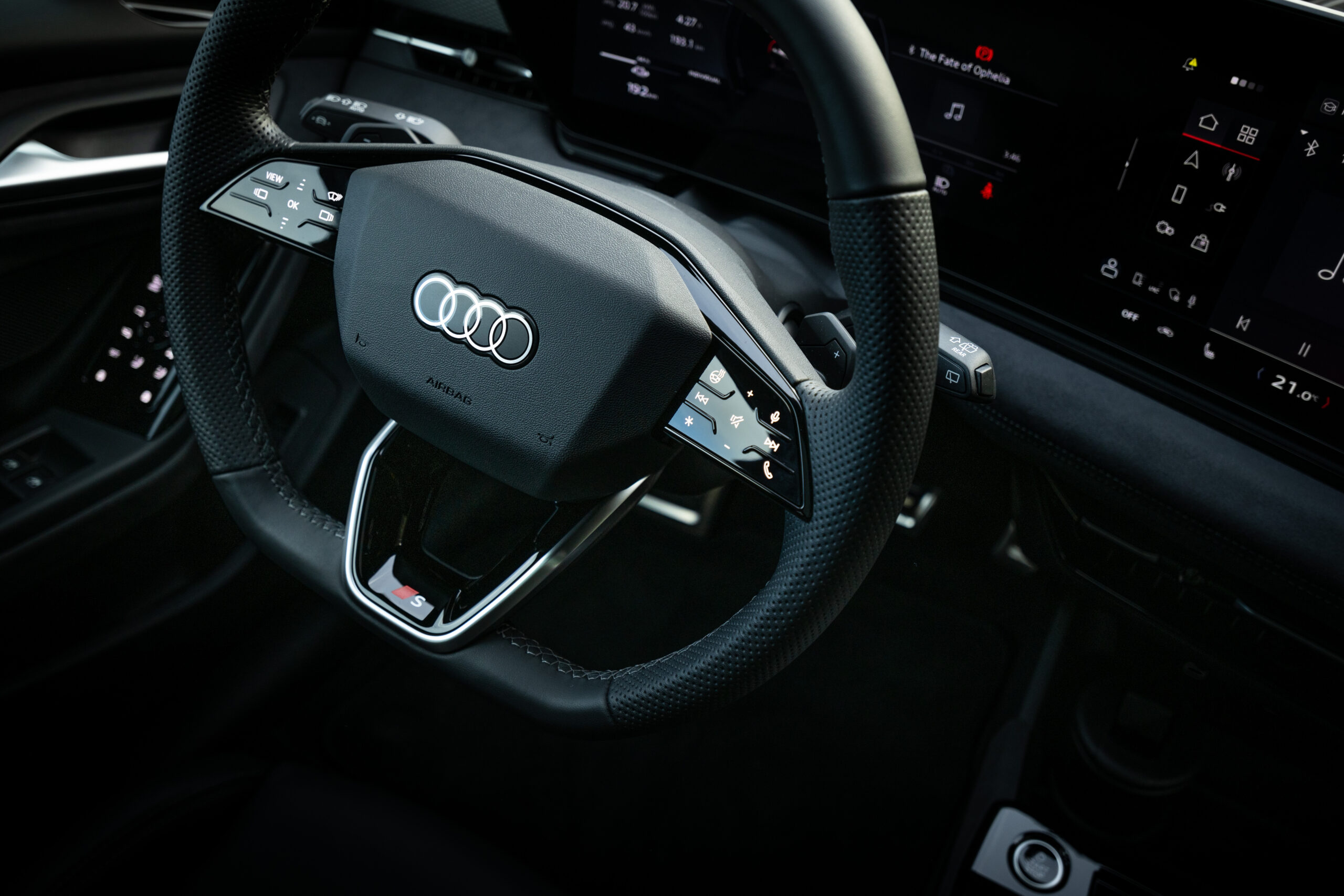 a6etron-int-20