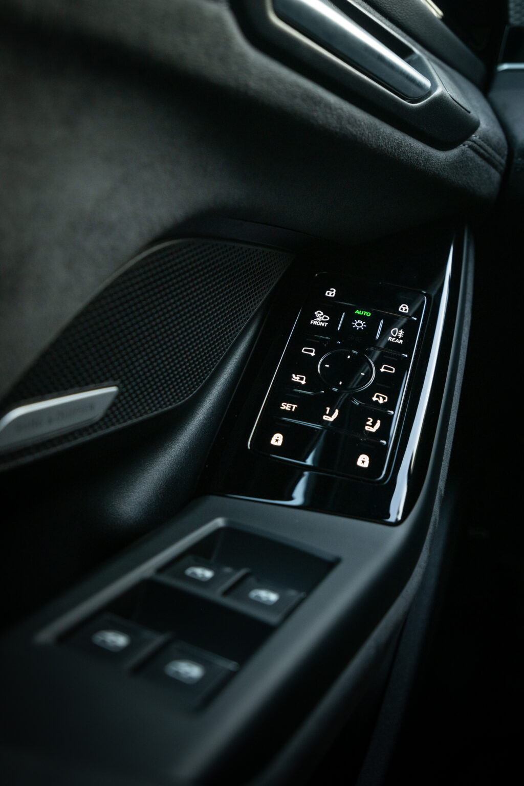 a6etron-int-21